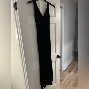 Reoria Elegant Black Maxi Dress